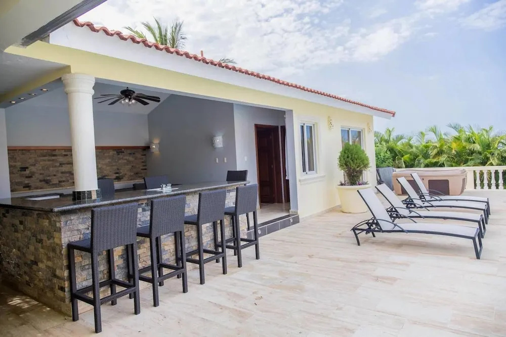 Private Villa! All Bedrooms /w TVs and in Livingroom