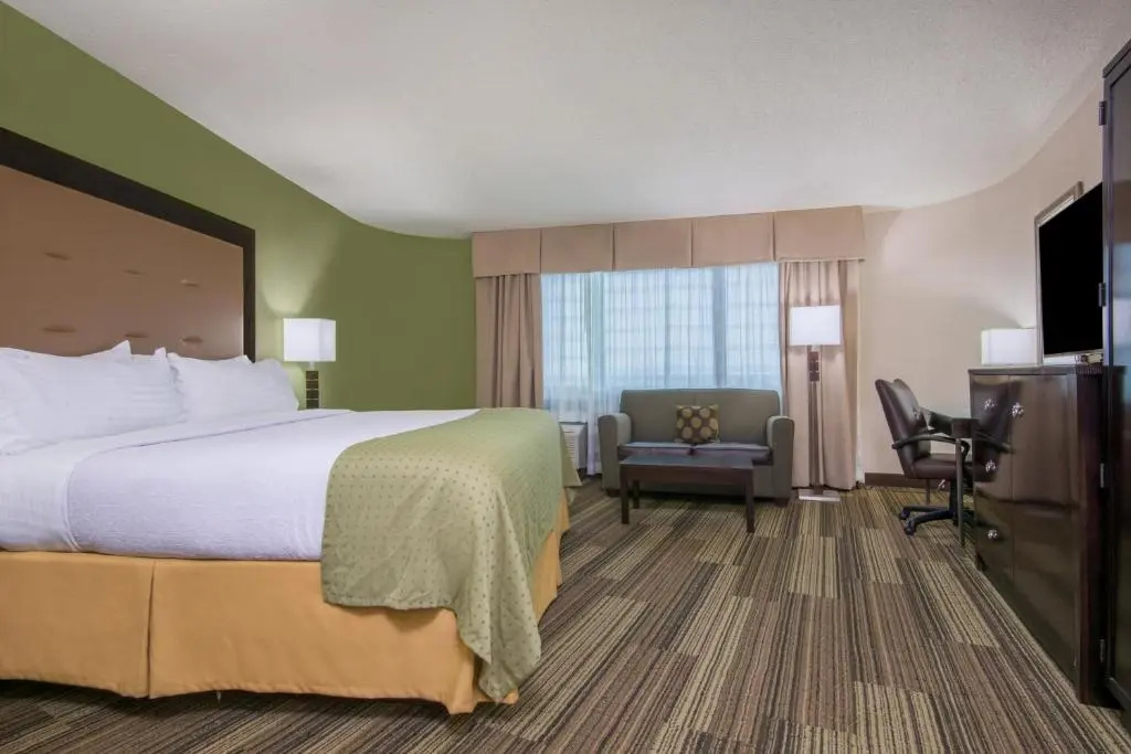 Holiday Inn New Orleans West Bank Tower by IHG - Chambres