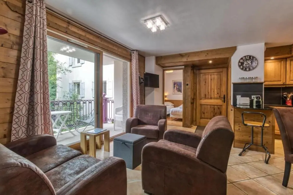 Villa Vallet- Newly renovated 2 bedroom nestled near the main street