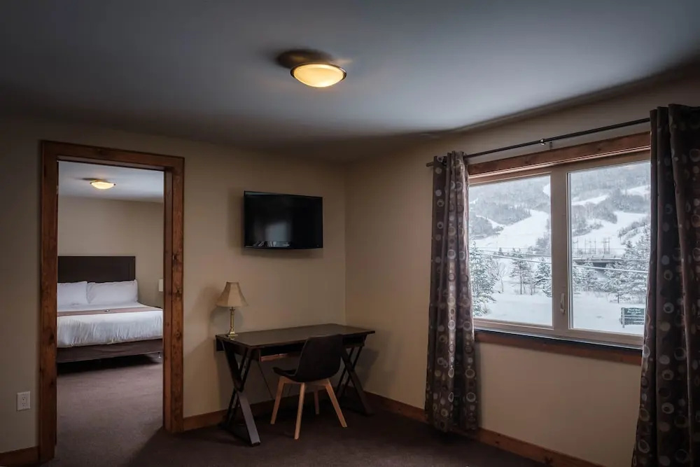 Suite with mountain view