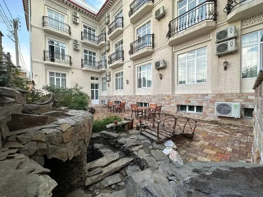 Ideal Hotel