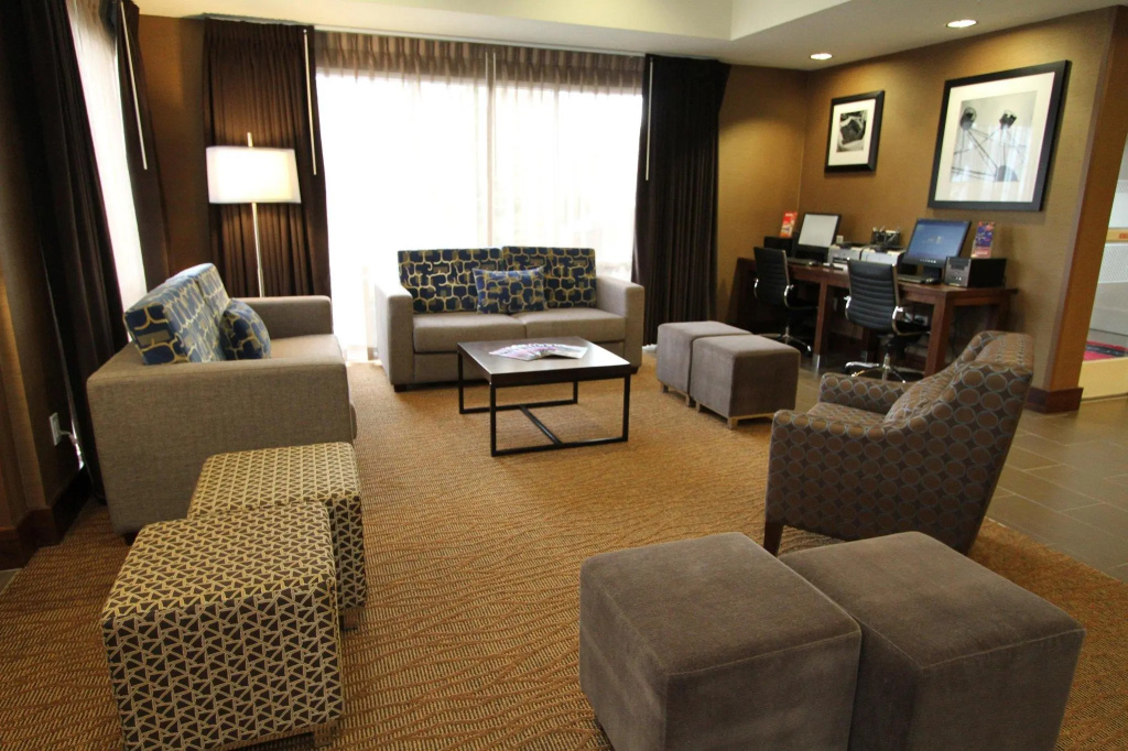 Lobby & Reception