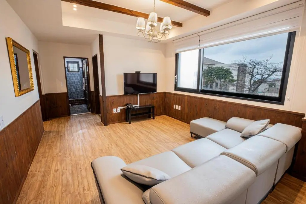 豪華四人房，部分海景，配有雙人床