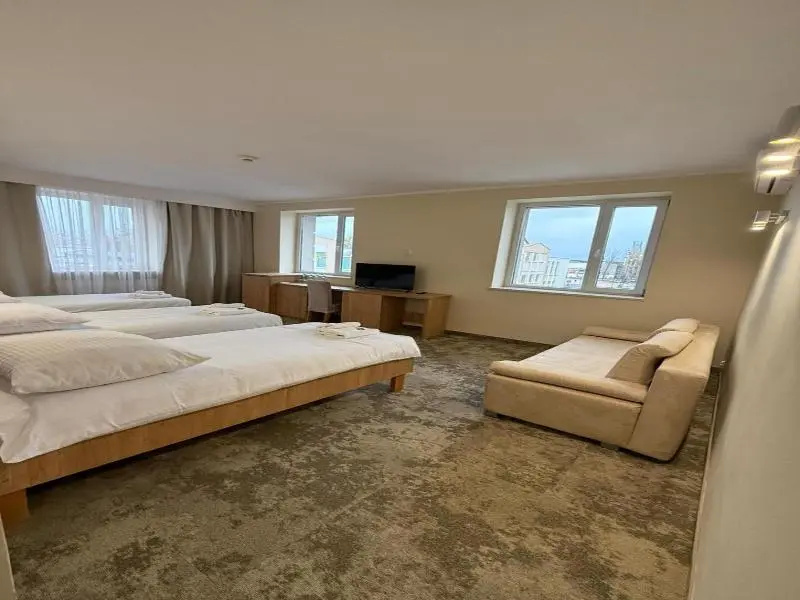 Hotel TM — 5