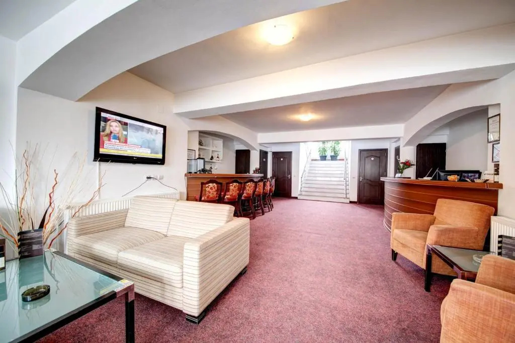 Lobby & Reception