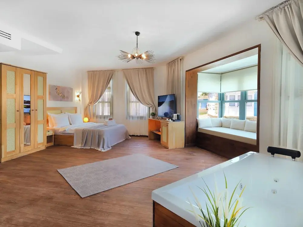 1 Bedroom Luxury room with balcony
