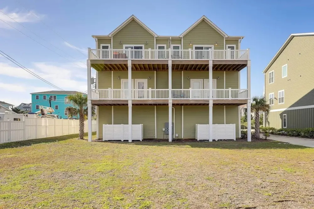 Emerald Isle Vacation Home: Walk to Beach!