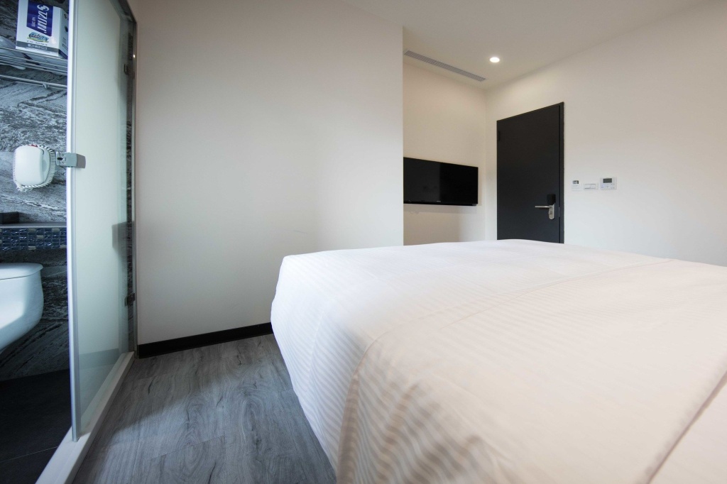 Metro Apartment