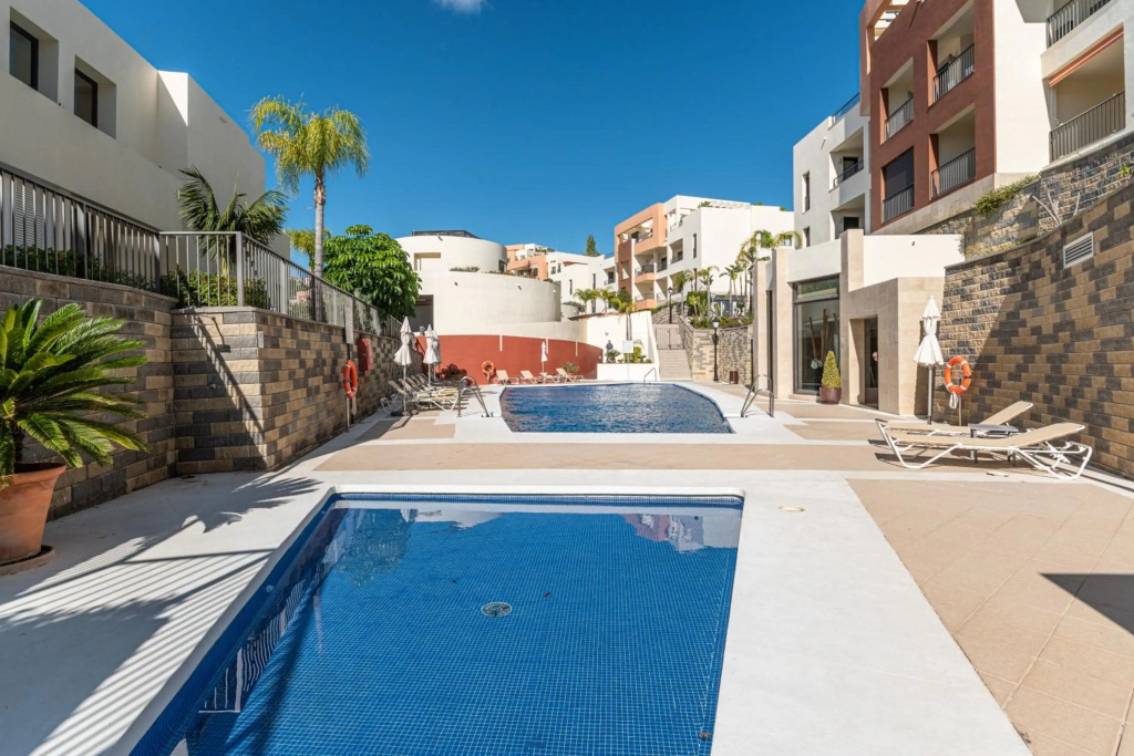 Moderno apartamento vacacional con increbles vistas al mar con spa y gimnasio