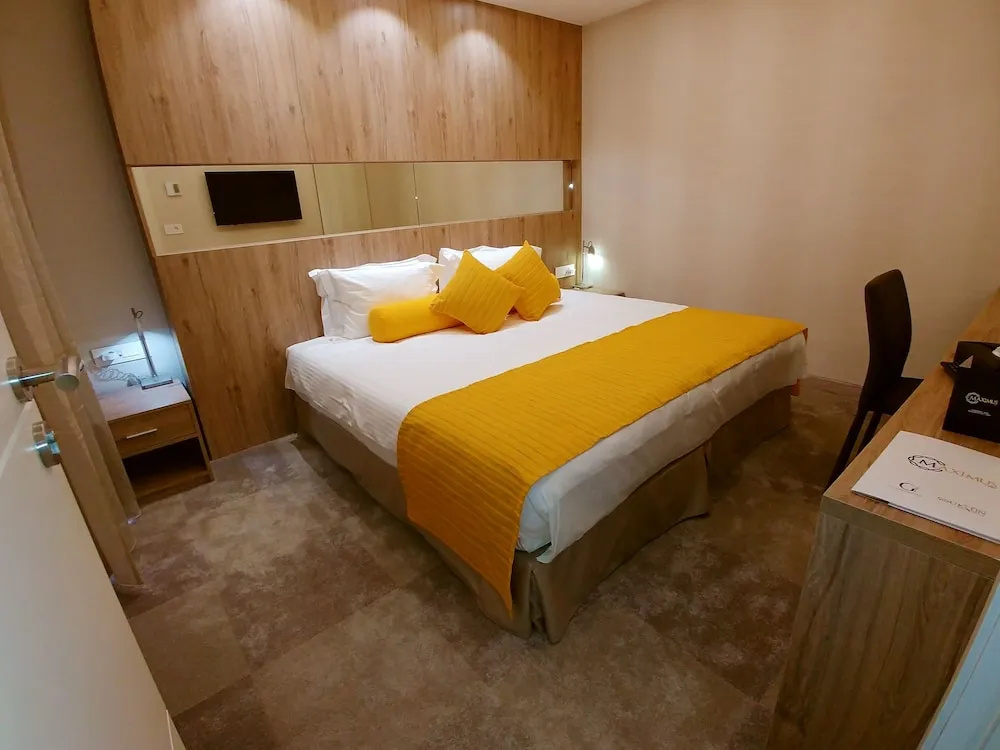 Double Suite with balcony (full double bed)