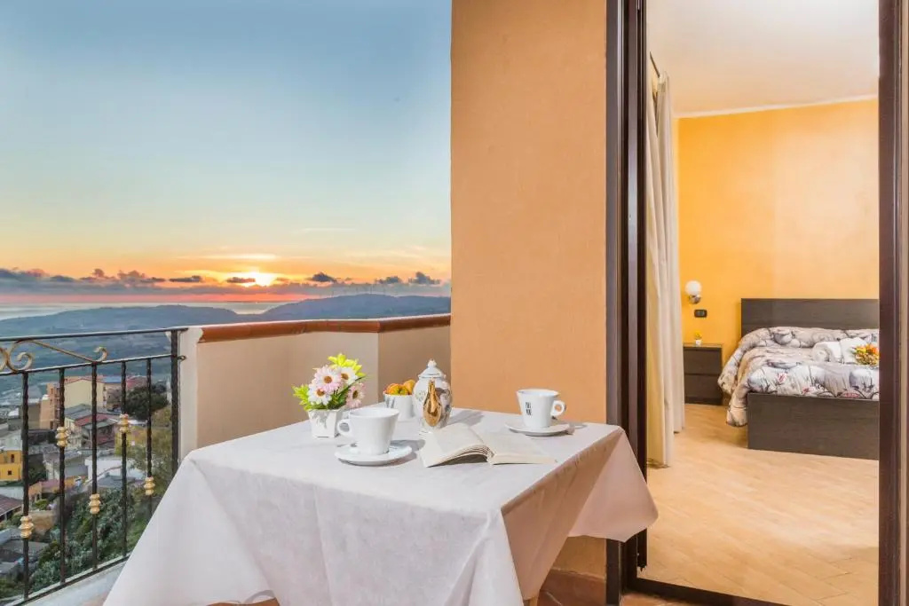 Standard Quadruple room with sea view