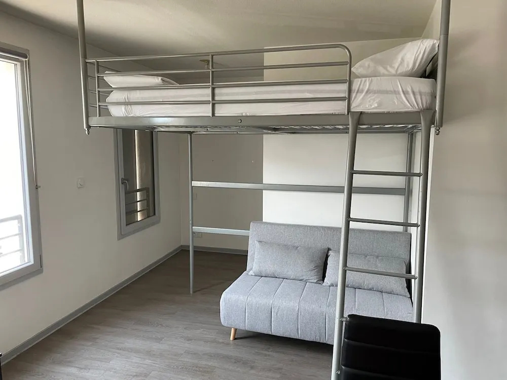 Economy Suite
