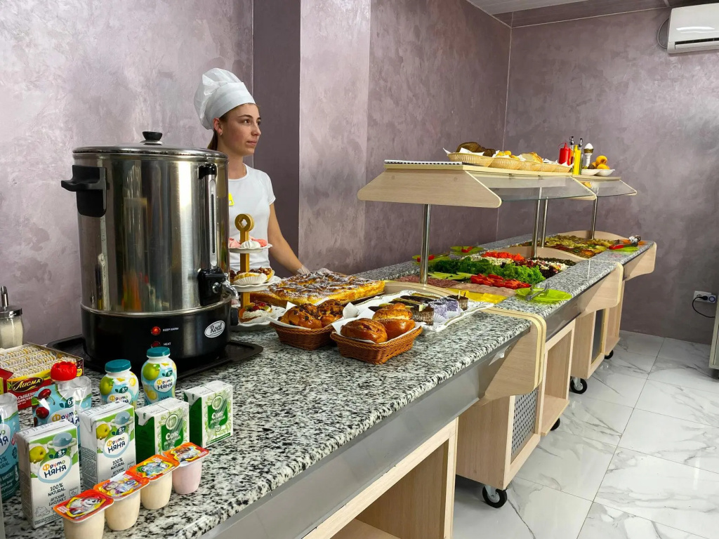 Food & Beverage