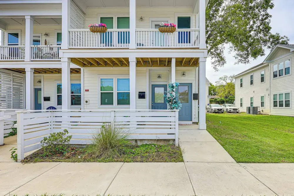 Walk to Riverfront District: Bright Wilmington Apt