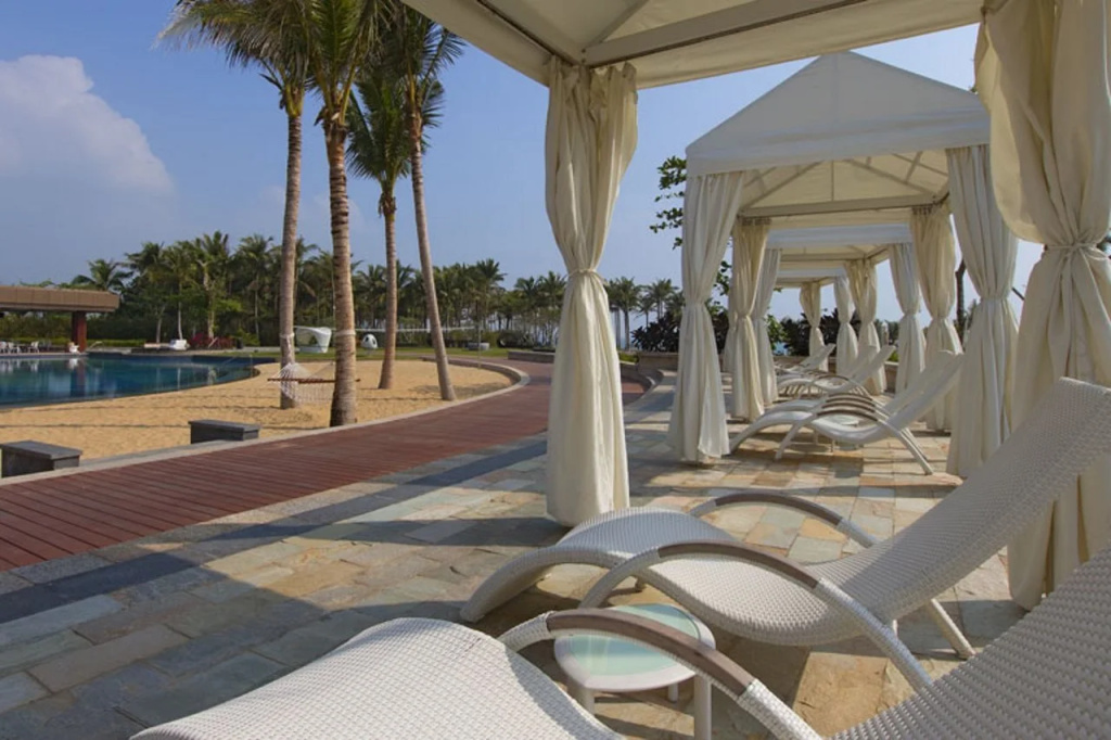Beach & Waterfront