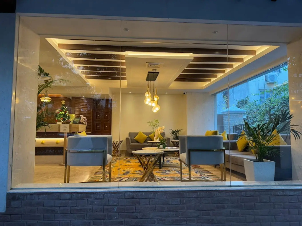 Hotel Thrive, A Tropical Courtyard