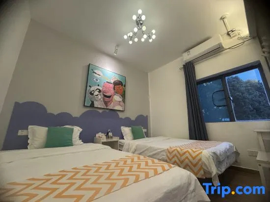 5 Bedrooms Villa