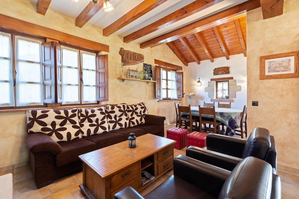 Villa With 4 Bedrooms in Bizkaia, With Wonderful Mountain View, Private Pool and Enclosed Garden Near the Beach
