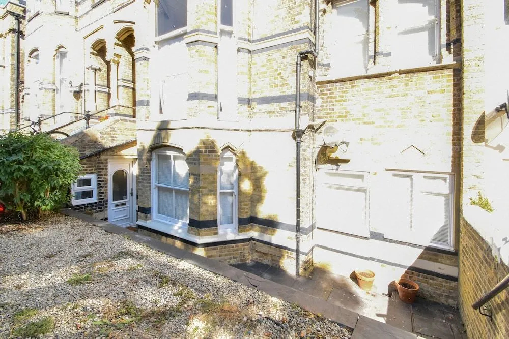 Clarendon Apartment
