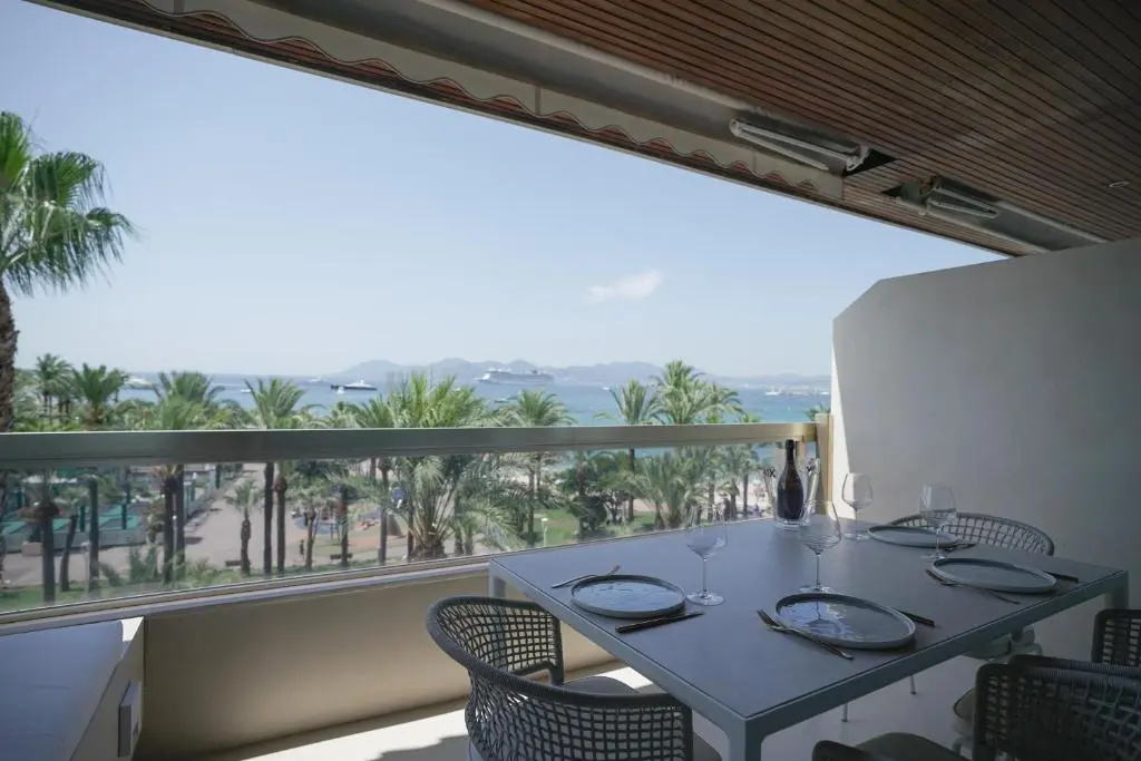 Blvd De La Croisette 82A, Cannes, La Réale