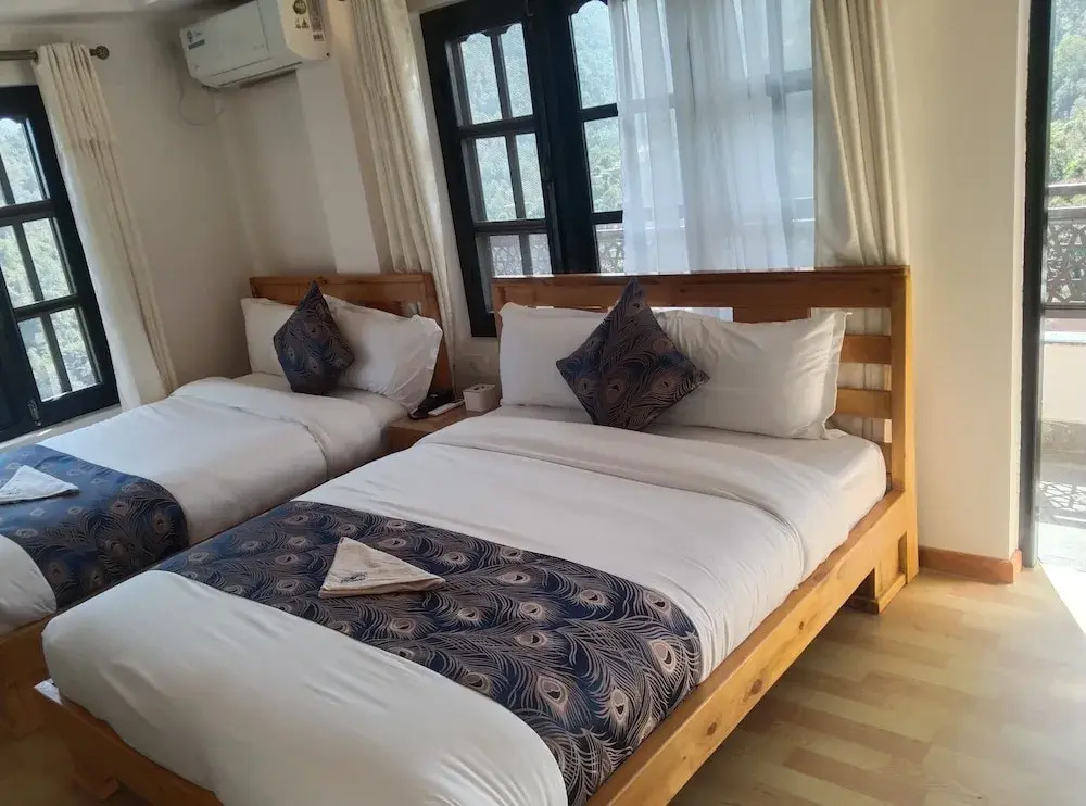 Luxury Double room with balcony and with land view (full double bed)