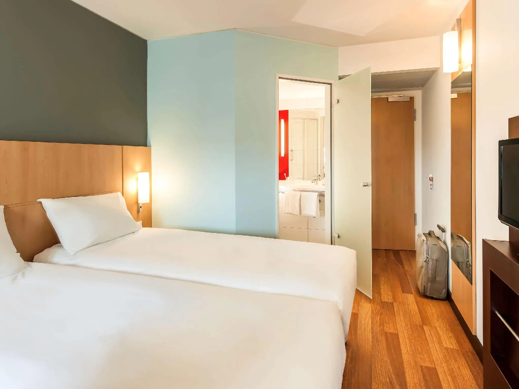 Standard Twin room (twin beds)