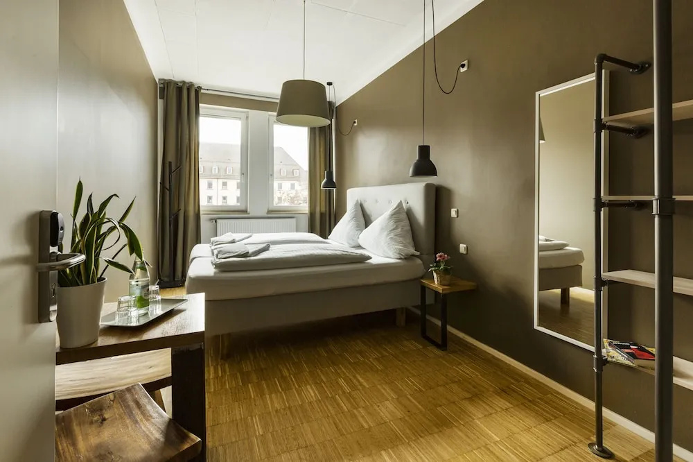 Double room (full double bed)