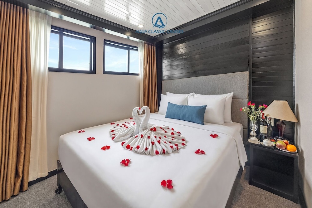 Aqua Classic Cruise in Ha Long