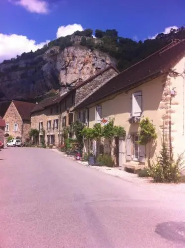 Les Trois Cloches