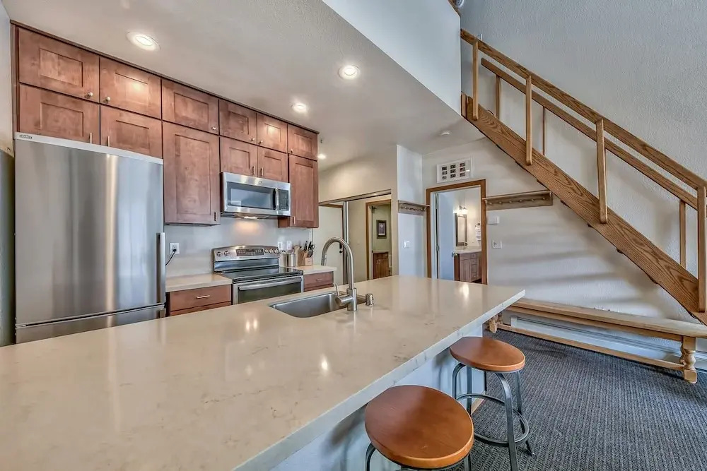 2br+ Loft Centrally Located Kirkwood Great Value 2 Bedroom Condo by RedAwning - фото 8