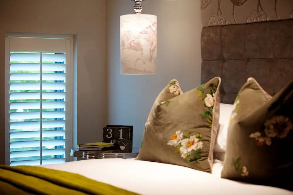 Standard Double Cottage full double bed