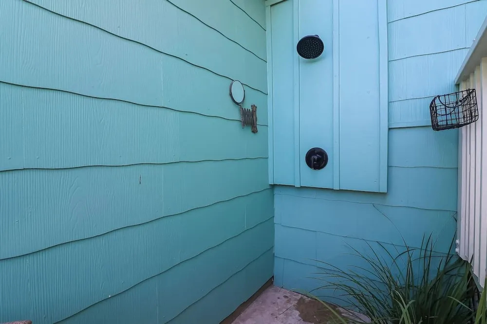 Vibrant Bungalow 2 Minutes to the Beach