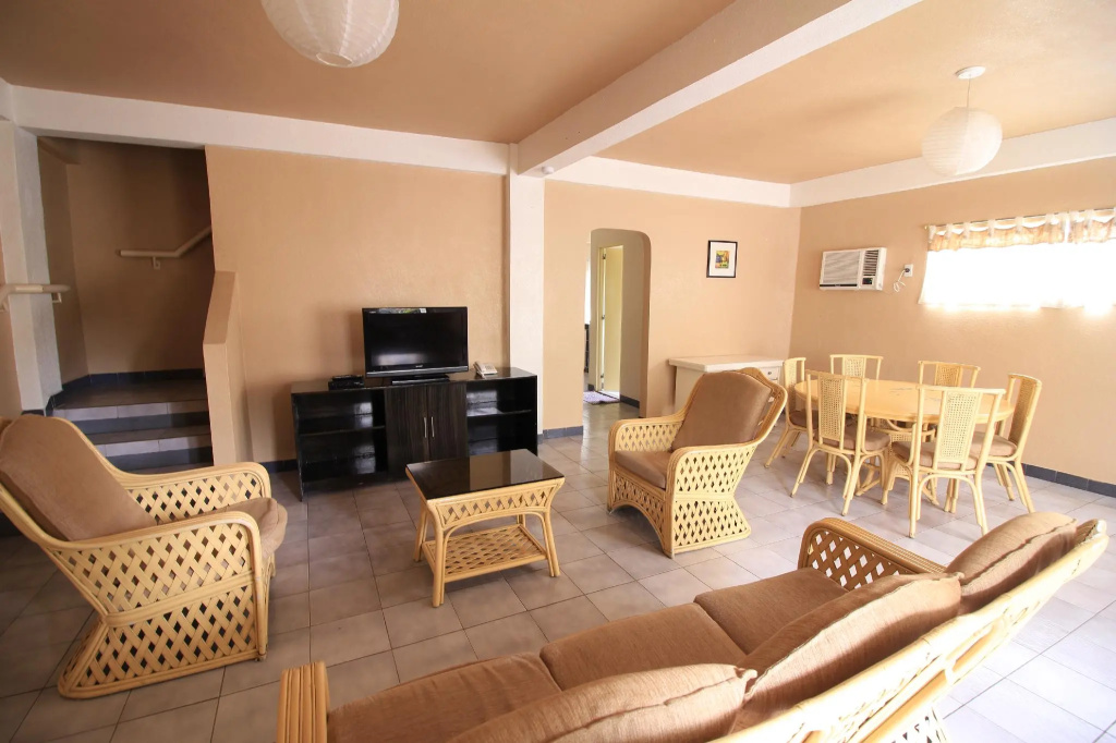 3 Bedrooms Apartment