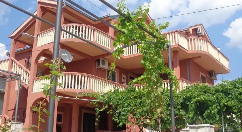 Apartment Mona