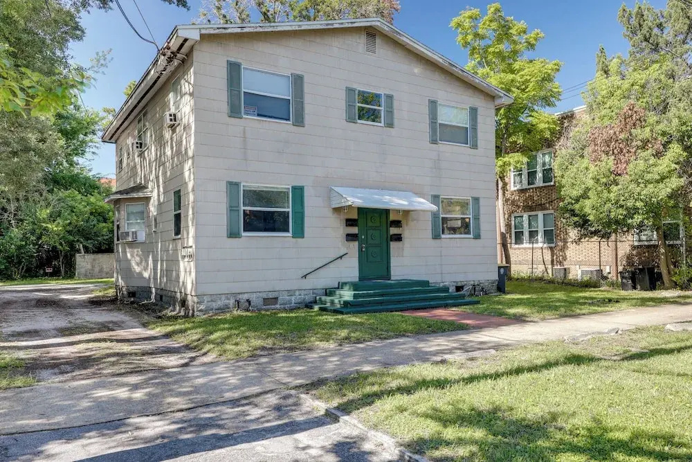 Walk to Food & Art: Condo in Historic Riverside