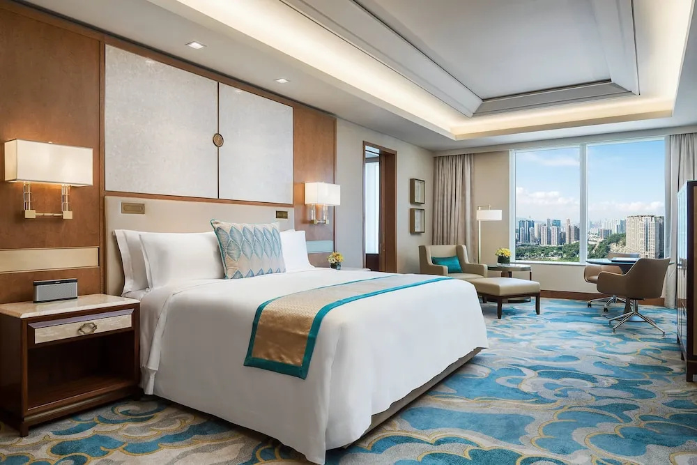 Grand Double room with city view (full double bed)