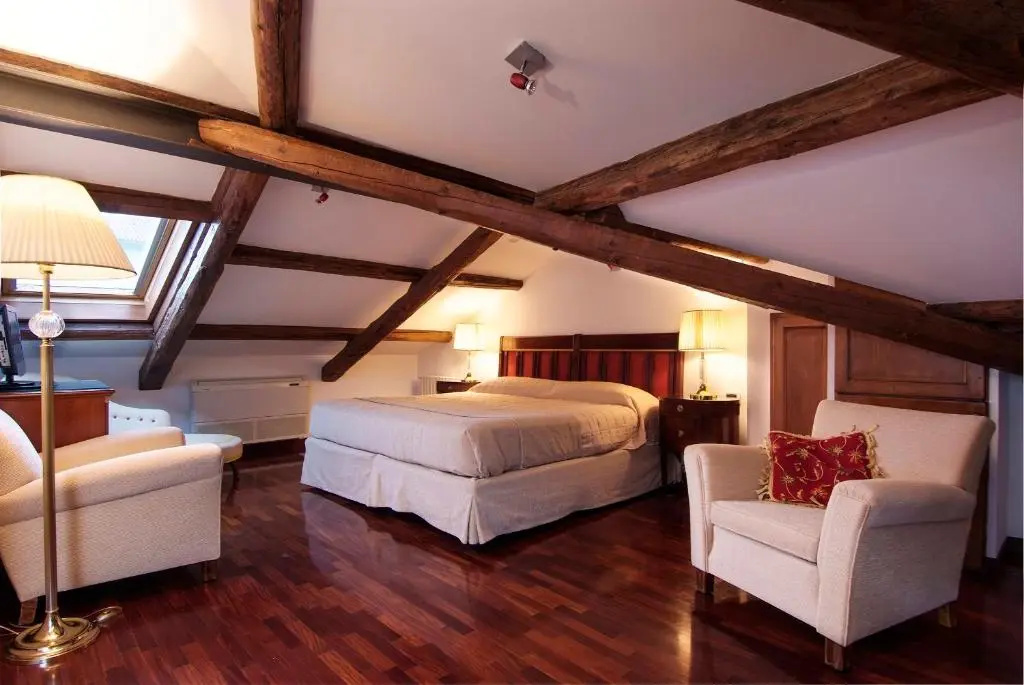 Standard Triple room
