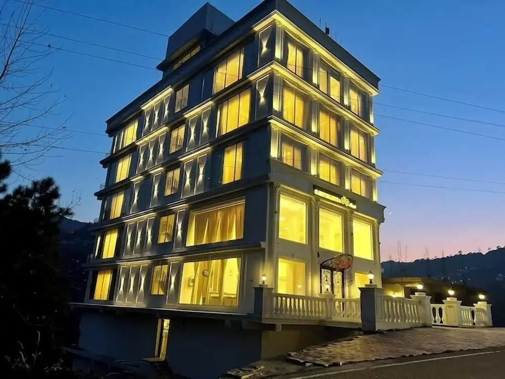 Claret inn by Lawrence Hotels