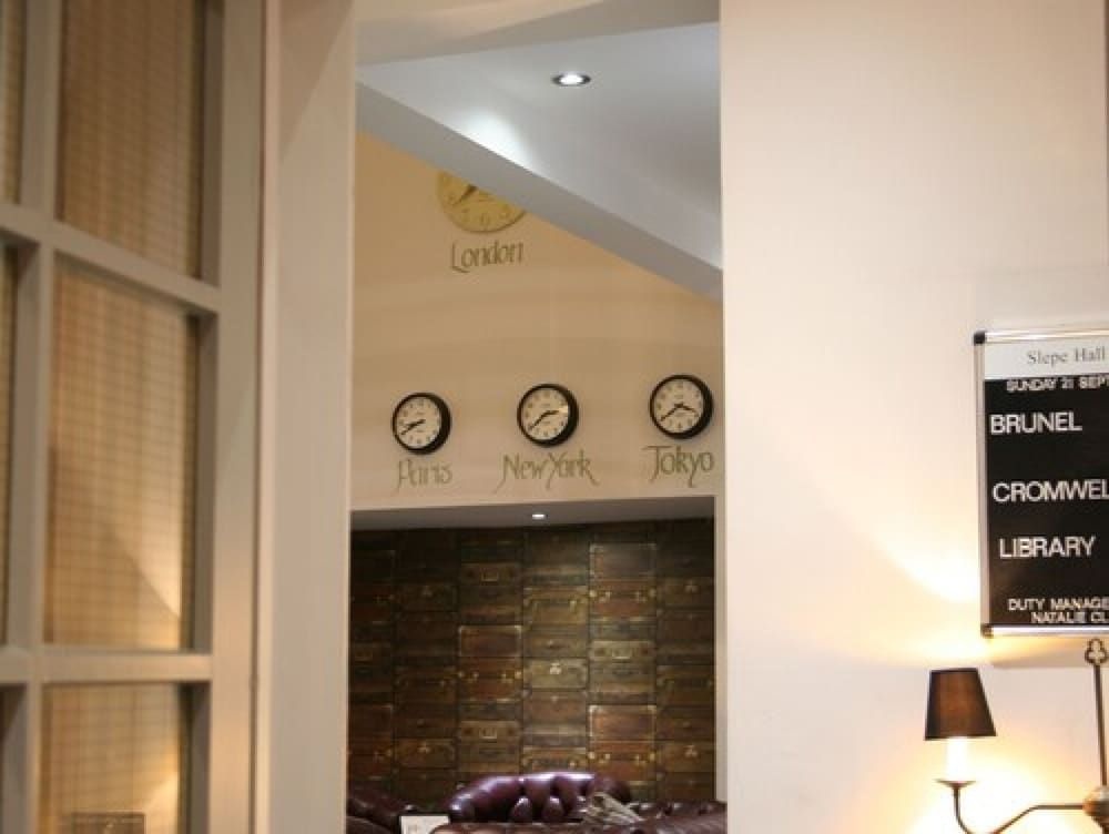 Lobby & Reception
