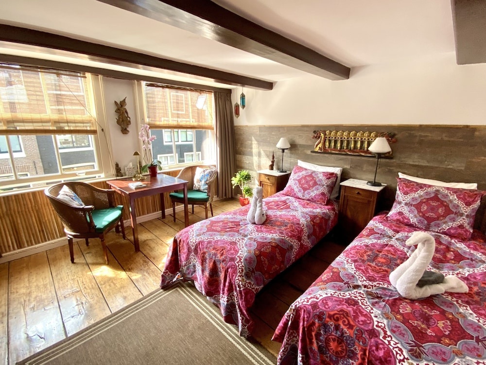 Amsterdam Bed and Breakfast Barangay — 5