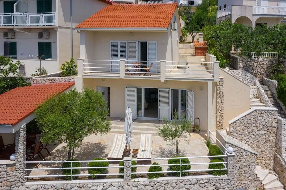 House Karlo