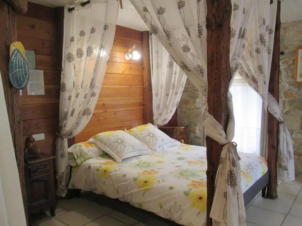 Standard Double room with garden view full double bed