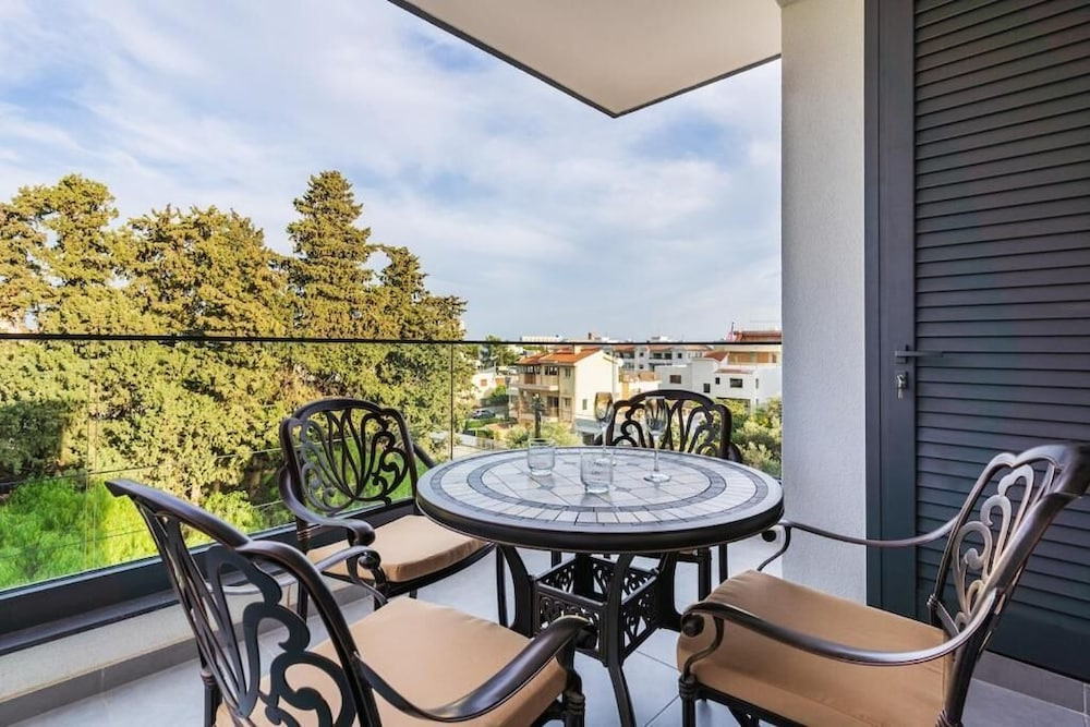 Casino & Mall Luxury Penthouse Suite