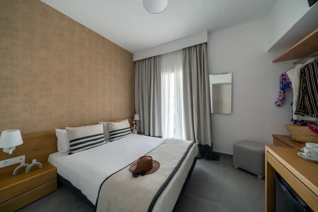 Standard Double room with garden view (full double bed)