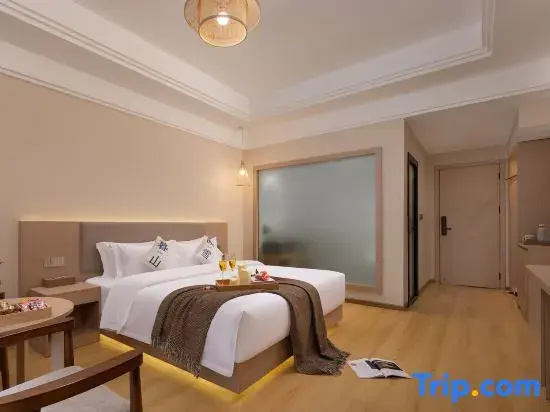 Standard Double room with mountain view (full double bed)