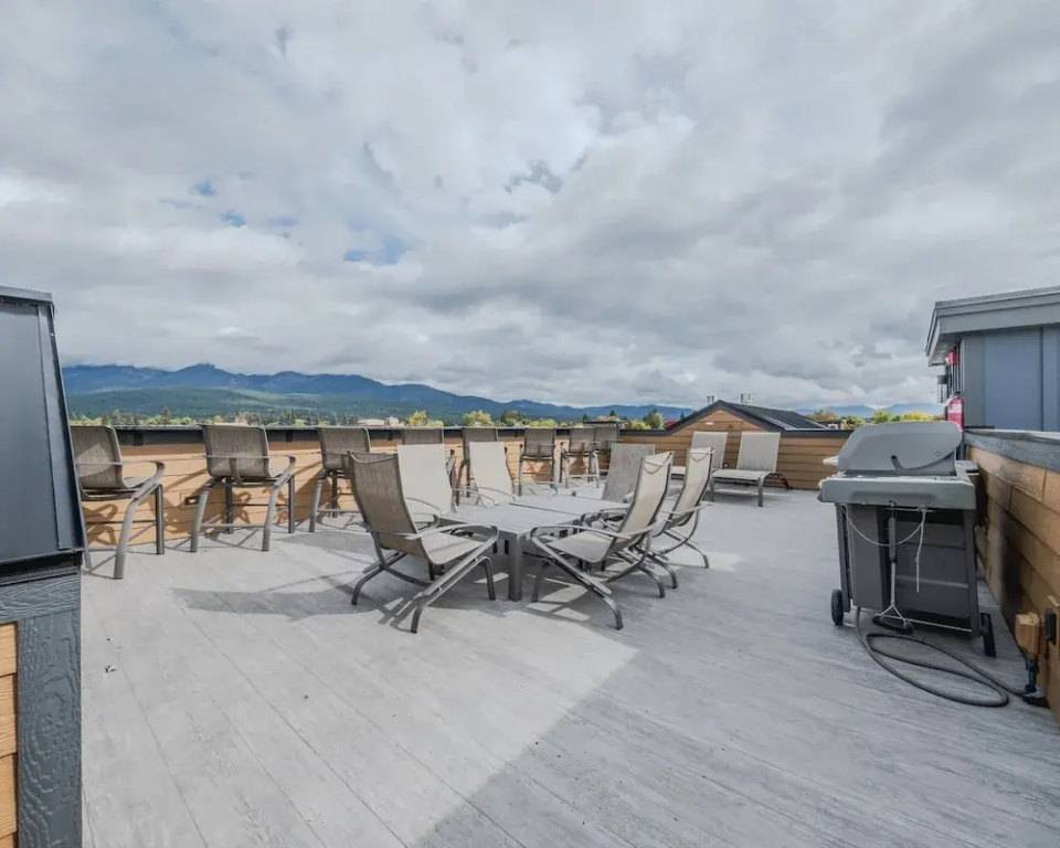 Whitefish Loft, Downtown Condo for 6