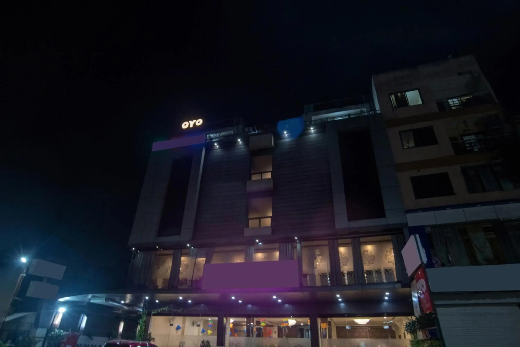 OYO Townhouse 704 Hotel Divya Palace