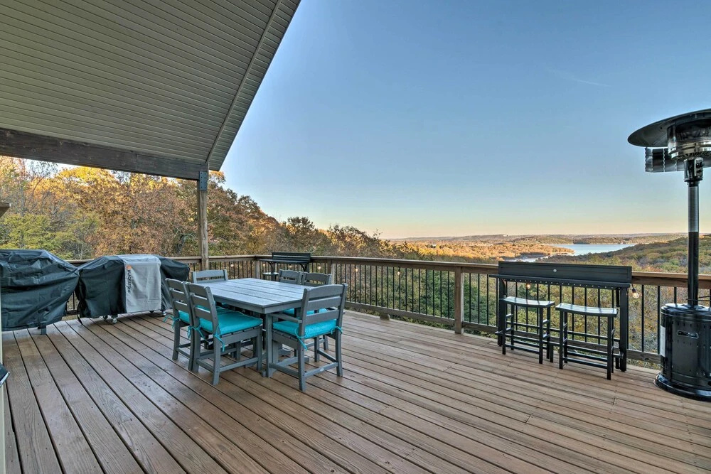 Pet-friendly Branson West Lodge w/ Hot Tub!