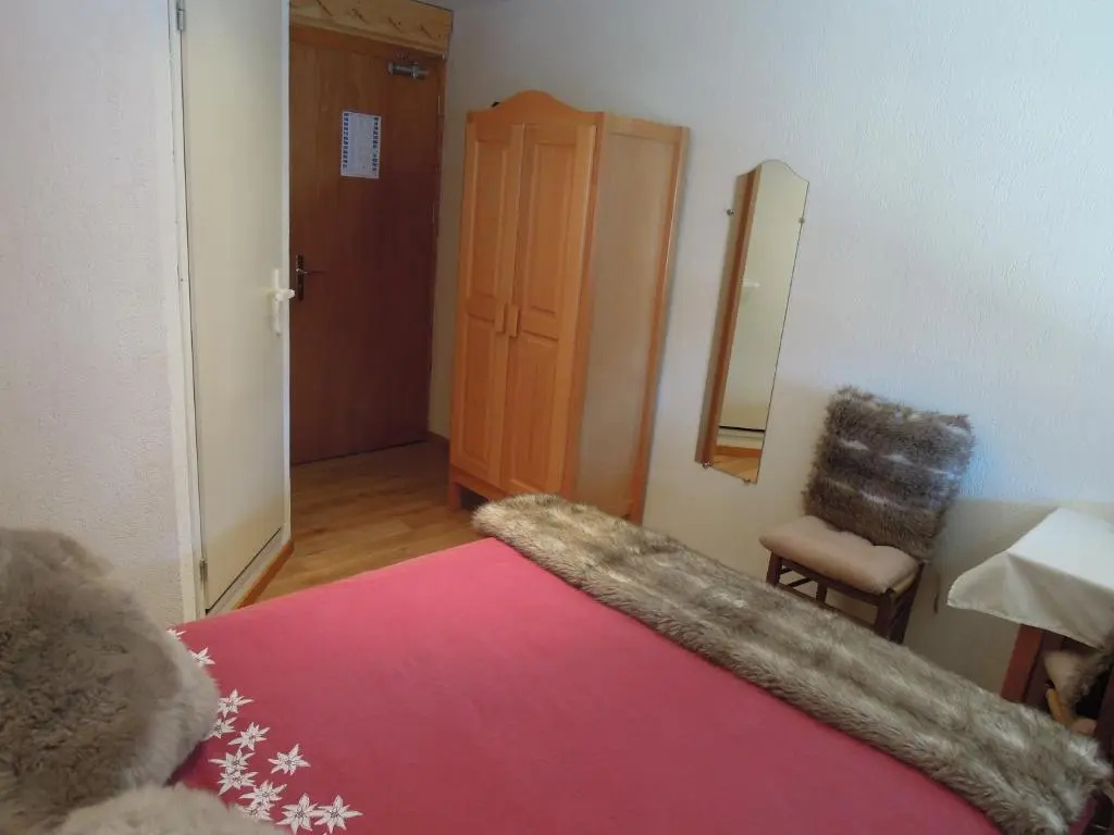 Economy room