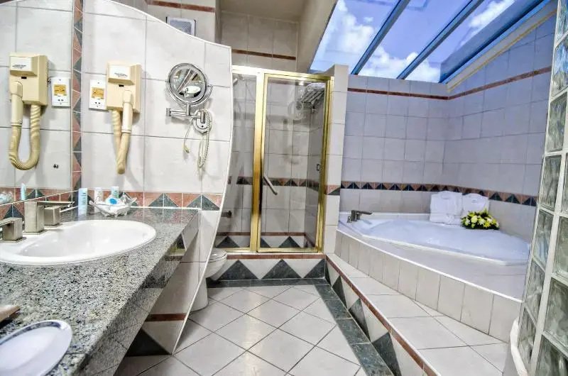 Suite with balcony and with pool view